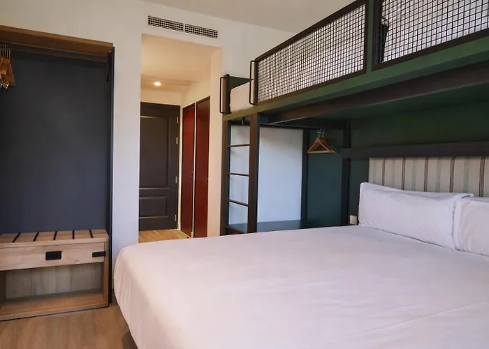 Latroupe Prado Hostel Madrid